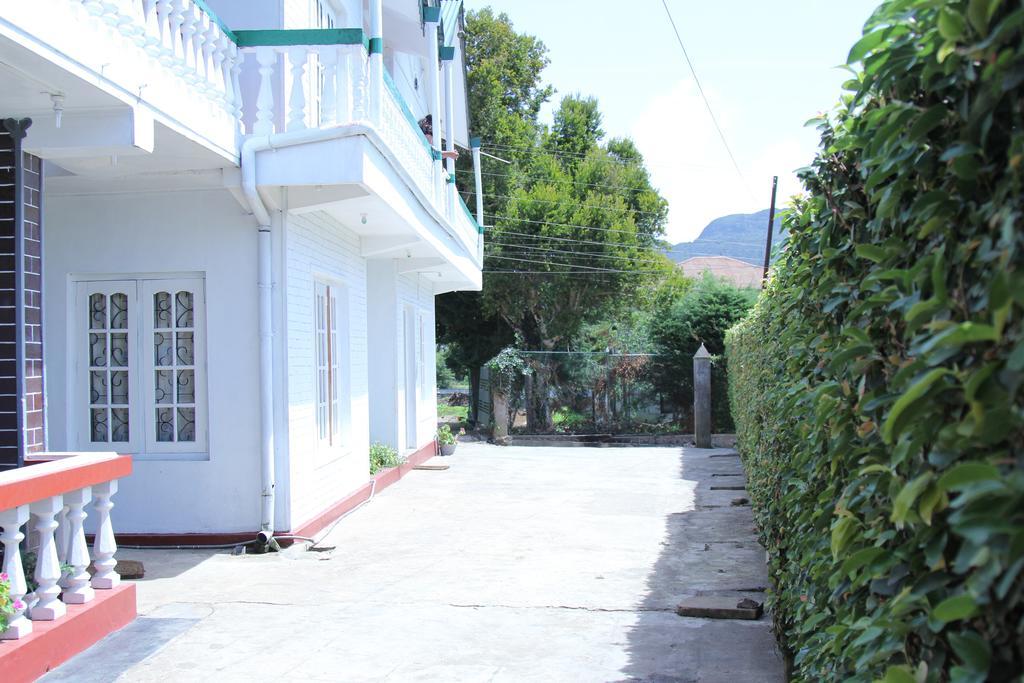 Blue Moon Hotel Nuwara Eliya Buitenkant foto