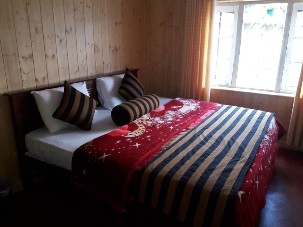 Blue Moon Hotel Nuwara Eliya Buitenkant foto