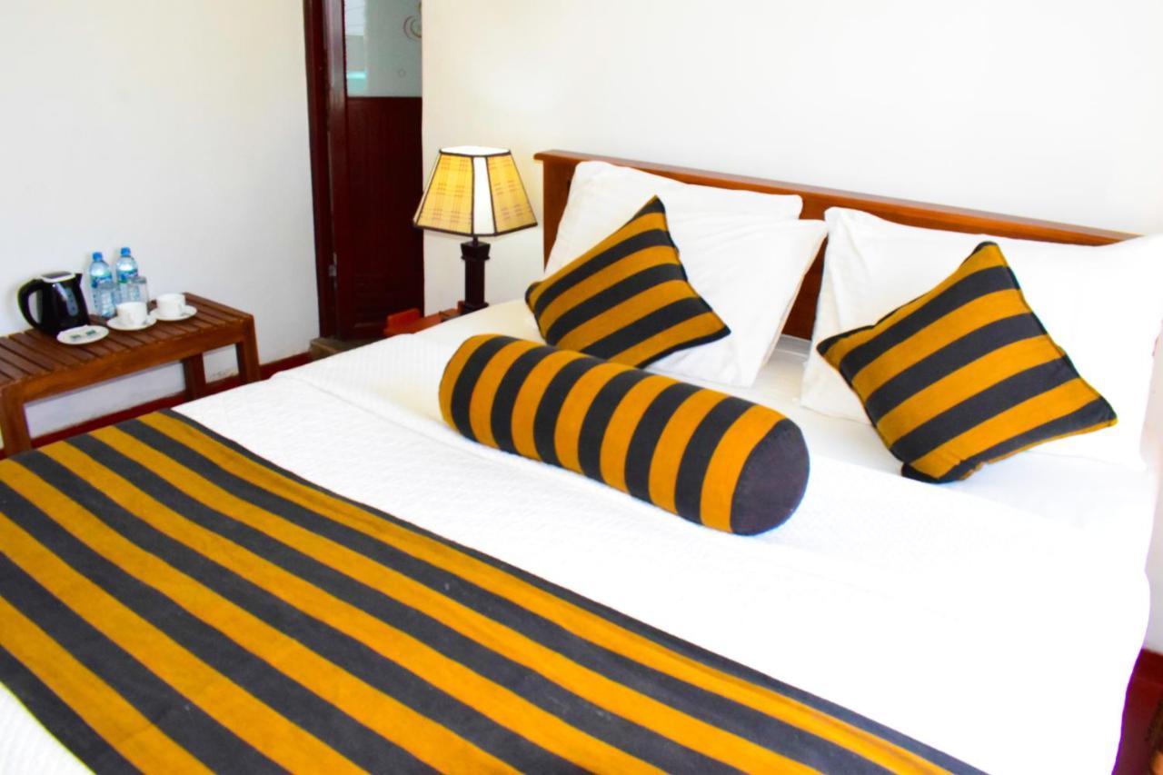 Blue Moon Hotel Nuwara Eliya Buitenkant foto